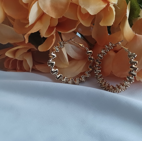 Chunky Spiral Hoops - Picture 11 of 17